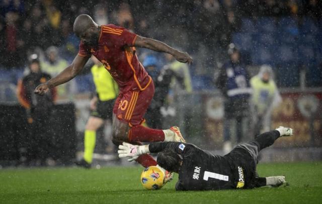 BOB半岛体育-关键战持续脚软，卢卡库迎接意媒审判