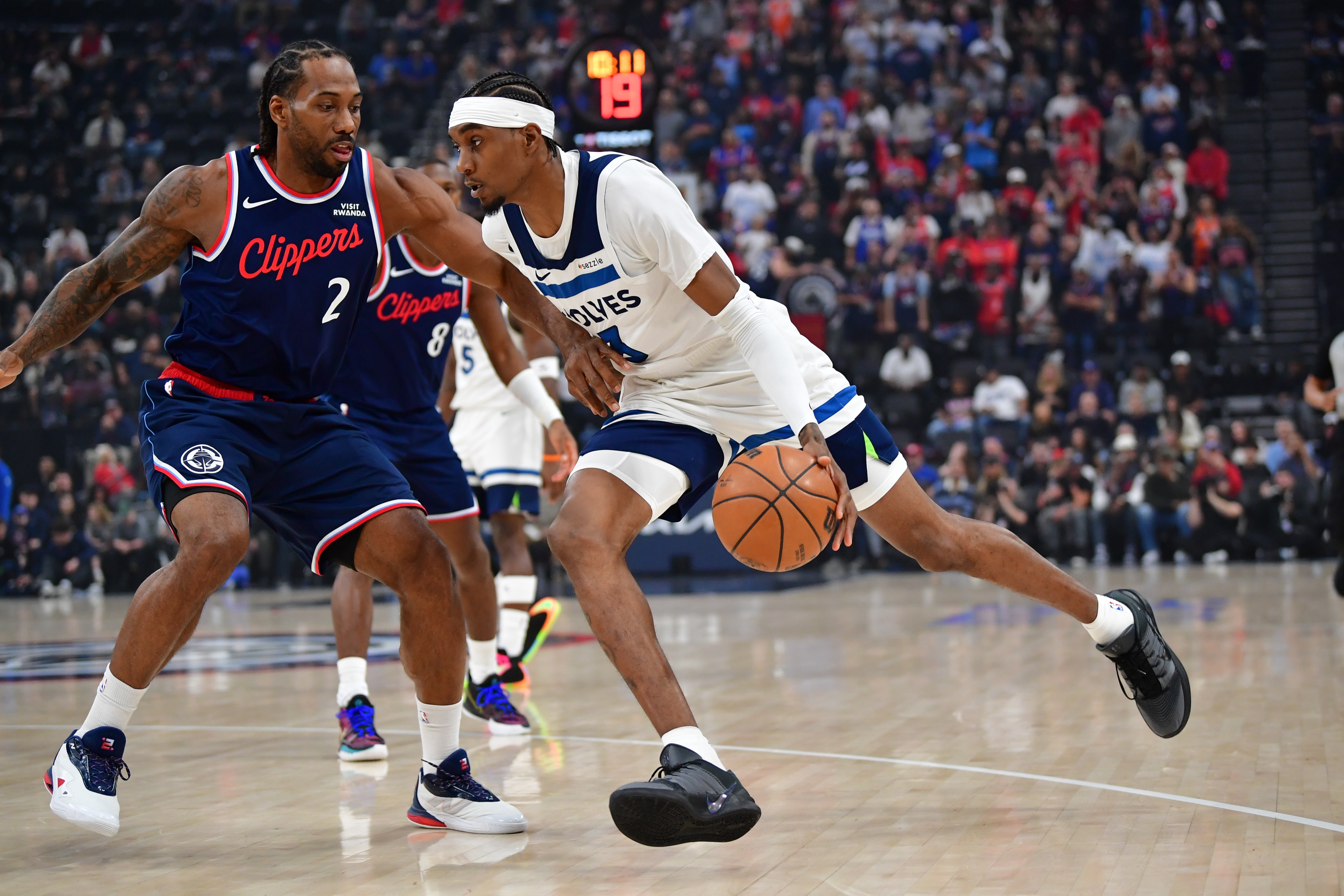 BOB半岛平台-听说你很能防？伦纳德近2次面对麦丹 场均43分&amp;三分命中率55.0%