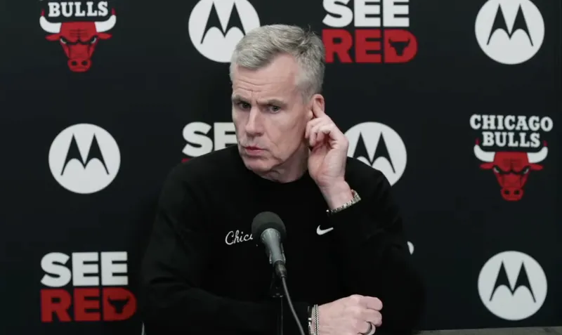 BOB半岛体育-多诺万采访全文：很满意球员的职业态度，布泽利斯进步迅速